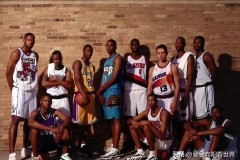 雄鹿队字母哥续约威斯布鲁克加盟，新赛季展望光明